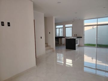 CASA EN VENTA FRACCIONAMIENTO SENDEROS DE MONTE VERDE 4 RECAMARAS Y ROOF GARDEN