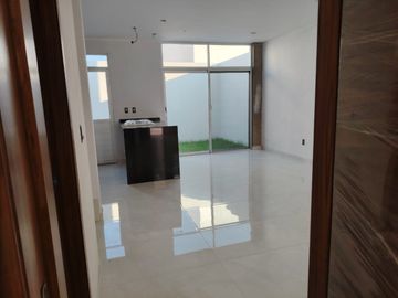 CASA EN VENTA FRACCIONAMIENTO SENDEROS DE MONTE VERDE 4 RECAMARAS Y ROOF GARDEN
