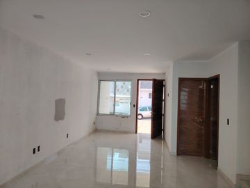 CASA EN VENTA FRACCIONAMIENTO SENDEROS DE MONTE VERDE 4 RECAMARAS Y ROOF GARDEN