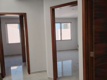 CASA EN VENTA FRACCIONAMIENTO SENDEROS DE MONTE VERDE 4 RECAMARAS Y ROOF GARDEN