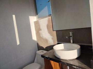 CASA EN VENTA FRACCIONAMIENTO SENDEROS DE MONTE VERDE 4 RECAMARAS Y ROOF GARDEN