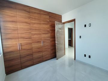 CASA EN VENTA FRACCIONAMIENTO SENDEROS DE MONTE VERDE 4 RECAMARAS Y ROOF GARDEN