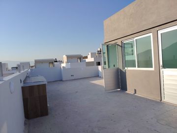 CASA EN VENTA FRACCIONAMIENTO SENDEROS DE MONTE VERDE 4 RECAMARAS Y ROOF GARDEN