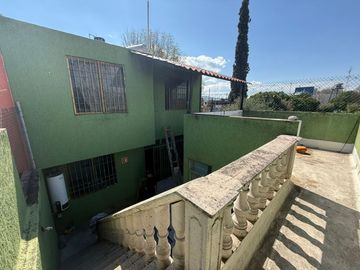 CASA EN VENTA  4 REC. EN AV PERIODISMO $3,200,000