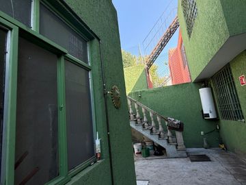 CASA EN VENTA  4 REC. EN AV PERIODISMO $3,200,000