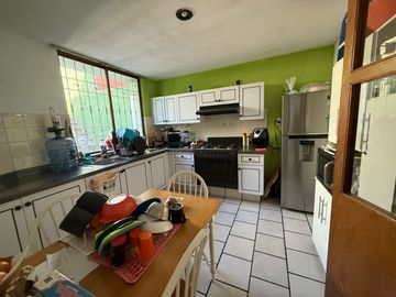 CASA EN VENTA  4 REC. EN AV PERIODISMO $3,200,000