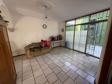 CASA EN VENTA  4 REC. EN AV PERIODISMO $3,200,000
