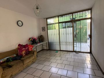 CASA EN VENTA  4 REC. EN AV PERIODISMO $3,200,000