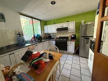 CASA EN VENTA  4 REC. EN AV PERIODISMO $3,200,000