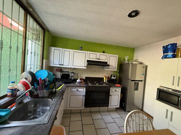 CASA EN VENTA  4 REC. EN AV PERIODISMO $3,200,000