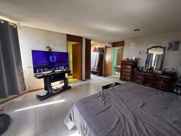 CASA EN VENTA  4 REC. EN AV PERIODISMO $3,200,000