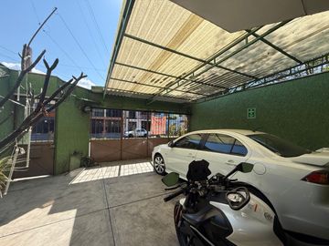 CASA EN VENTA  4 REC. EN AV PERIODISMO $3,200,000