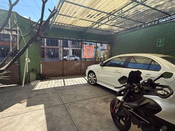 CASA EN VENTA  4 REC. EN AV PERIODISMO $3,200,000