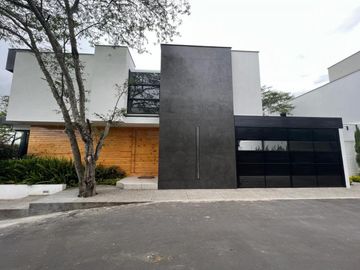 CASA EN VENTA EN SECTOR TANDA NAYÓN DE 4 DORMITORIOS QUITO ECUADOR