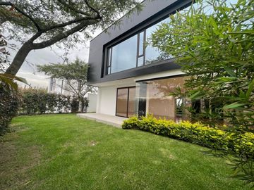 CASA EN VENTA EN SECTOR TANDA NAYÓN DE 4 DORMITORIOS QUITO ECUADOR