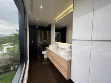 CASA EN VENTA EN SECTOR TANDA NAYÓN DE 4 DORMITORIOS QUITO ECUADOR