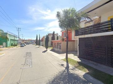 VENTA DE CASA, LAZARO CARDENAS, PARQUES DE TESISTAN, ZAPOPAN JALISCO, REMATE BANCARIO