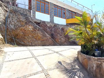 SE VENDE ESTUPENDA CASA EN PACHACAMAC *AMPLIO JARDÍN *TERRAZA *PISCINA *1.200 M2 *PRECIO DE OCASIÓN
