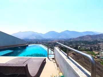SE VENDE ESTUPENDA CASA EN PACHACAMAC *AMPLIO JARDÍN *TERRAZA *PISCINA *1.200 M2 *PRECIO DE OCASIÓN