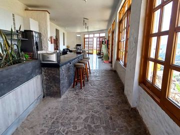 SE VENDE ESTUPENDA CASA EN PACHACAMAC *AMPLIO JARDÍN *TERRAZA *PISCINA *1.200 M2 *PRECIO DE OCASIÓN