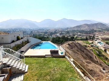 SE VENDE ESTUPENDA CASA EN PACHACAMAC *AMPLIO JARDÍN *TERRAZA *PISCINA *1.200 M2 *PRECIO DE OCASIÓN