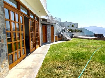 SE VENDE ESTUPENDA CASA EN PACHACAMAC *AMPLIO JARDÍN *TERRAZA *PISCINA *1.200 M2 *PRECIO DE OCASIÓN
