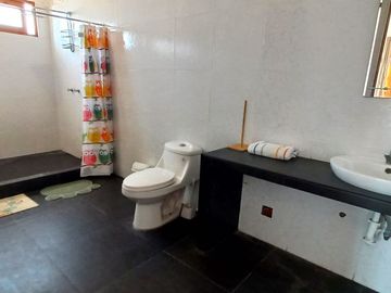 SE VENDE ESTUPENDA CASA EN PACHACAMAC *AMPLIO JARDÍN *TERRAZA *PISCINA *1.200 M2 *PRECIO DE OCASIÓN
