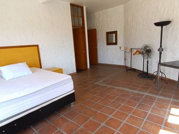 SE VENDE ESTUPENDA CASA EN PACHACAMAC *AMPLIO JARDÍN *TERRAZA *PISCINA *1.200 M2 *PRECIO DE OCASIÓN