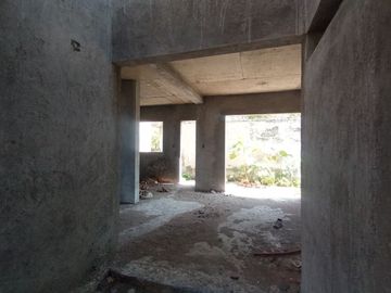 VENDO CASA EN OBRA GRIS EN ZONA PONIENTE