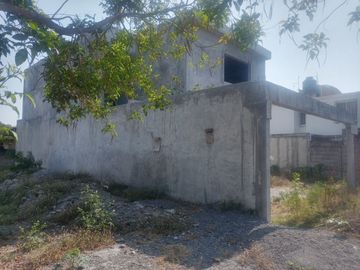 VENDO CASA EN OBRA GRIS EN ZONA PONIENTE