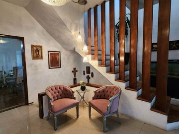 Casa en venta zona San Pedro Garza Garcia Colonial de la Sierra alberca y vista