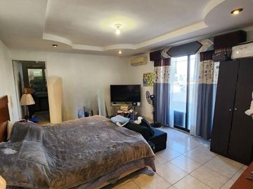 Casa en venta zona San Pedro Garza Garcia Colonial de la Sierra alberca y vista