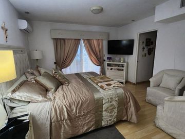 Casa en venta zona San Pedro Garza Garcia Colonial de la Sierra alberca y vista