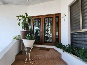 Casa en venta zona San Pedro Garza Garcia Colonial de la Sierra alberca y vista