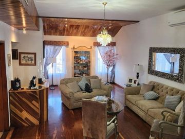 Casa en venta zona San Pedro Garza Garcia Colonial de la Sierra alberca y vista