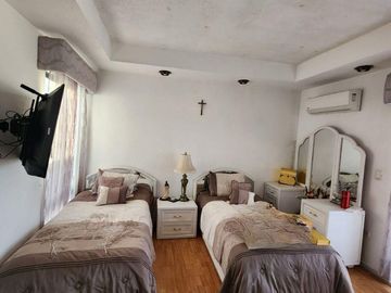 Casa en venta zona San Pedro Garza Garcia Colonial de la Sierra alberca y vista