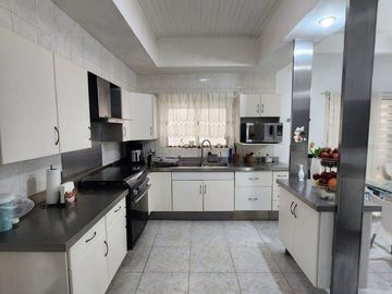 Casa en venta zona San Pedro Garza Garcia Colonial de la Sierra alberca y vista
