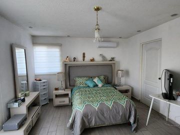 Casa en venta zona San Pedro Garza Garcia Colonial de la Sierra alberca y vista