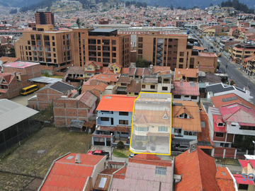 Venta de casa en Cuenca – 330m², 4 habitaciones, cerca de comercios y tranvía