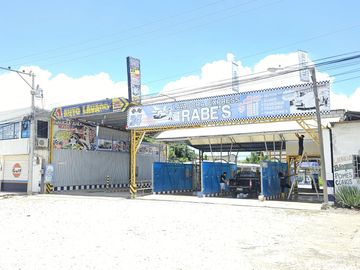 VENTA NEGOCIO DE MODERNA LAVADORA, SANTA ELENA