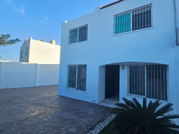 Vive o Invierte en Ciudad Caucel – Casa en Venta sobre Avenida Principal