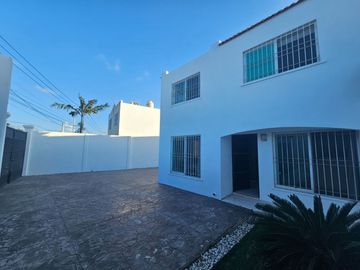 Vive o Invierte en Ciudad Caucel – Casa en Venta sobre Avenida Principal