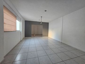 Vive o Invierte en Ciudad Caucel – Casa en Venta sobre Avenida Principal