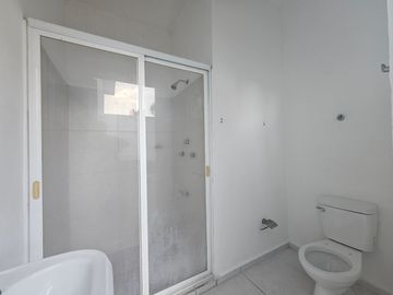 Vive o Invierte en Ciudad Caucel – Casa en Venta sobre Avenida Principal