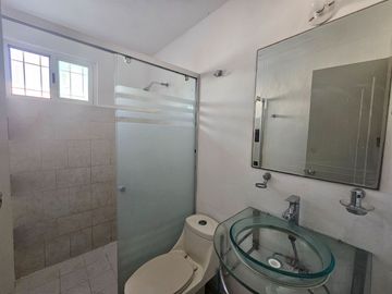Vive o Invierte en Ciudad Caucel – Casa en Venta sobre Avenida Principal