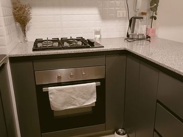 Alquilo habitacion amoblada para señorita -MODO ROMMIE -dentro de Edificio Moderno - areas comunes