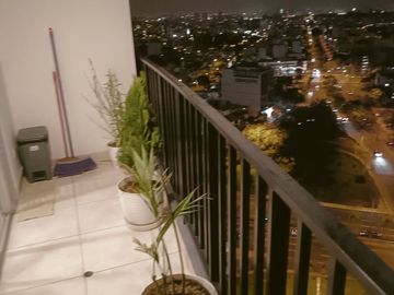 Alquilo habitacion amoblada para señorita -MODO ROMMIE -dentro de Edificio Moderno - areas comunes