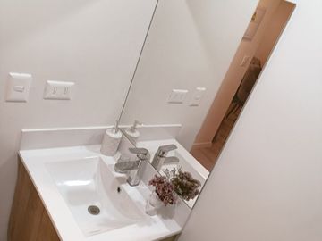 Alquilo habitacion amoblada para señorita -MODO ROMMIE -dentro de Edificio Moderno - areas comunes
