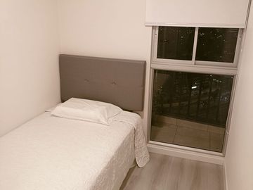 Alquilo habitacion amoblada para señorita -MODO ROMMIE -dentro de Edificio Moderno - areas comunes