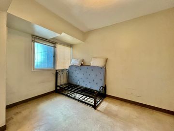 For Sale: Condominium Unit located at Discovery Primea Ayala Avenue, Makati City